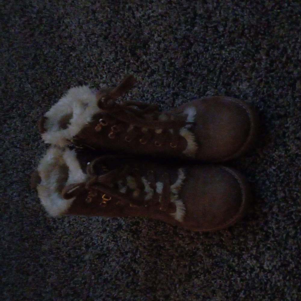 Girls boots
